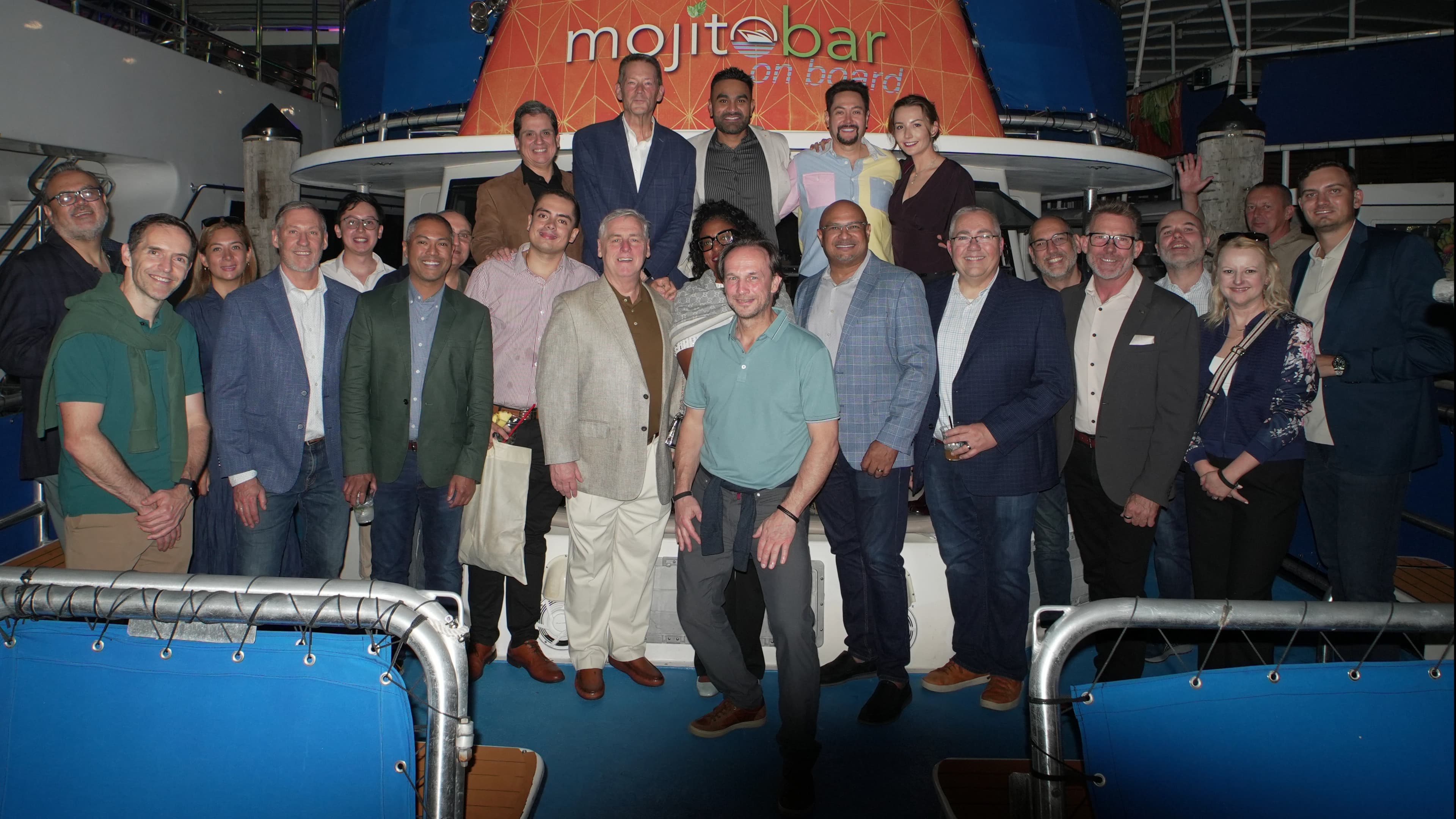 Groepsfoto van het Valenta-team