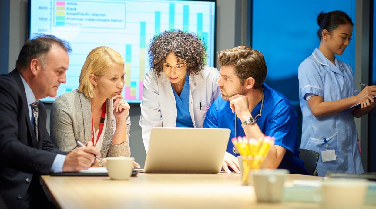 Une clinique spécialisée dans les maux de tête, située à Miami (Floride), transforme son fonctionnement grâce à des assistants médicaux virtuels